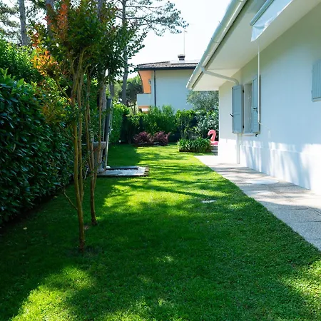 Luxury With Private Swimming Pool Close To The Beach Lignano Sabbiadoro