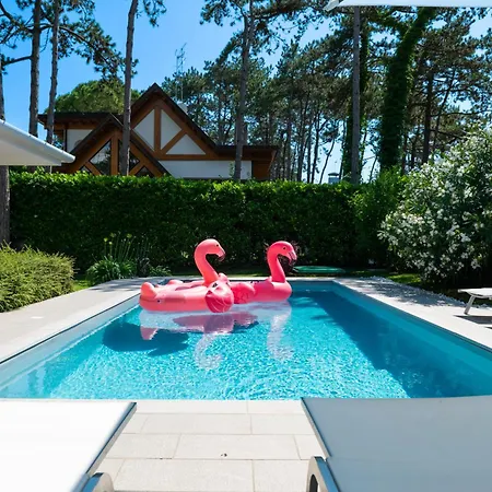 Villa Luxury With Private Swimming Pool Close To The Beach