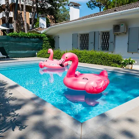 Luxury With Private Swimming Pool Close To The Beach Lignano Sabbiadoro
