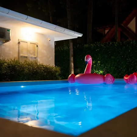 Villa Luxury With Private Swimming Pool Close To The Beach