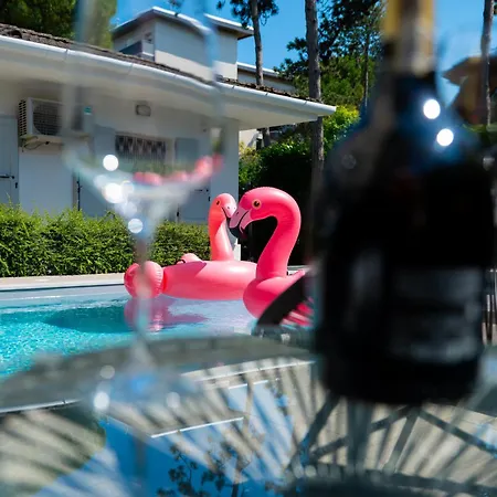 Luxury With Private Swimming Pool Close To The Beach Villa Lignano Sabbiadoro