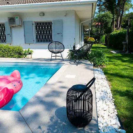 Luxury With Private Swimming Pool Close To The Beach Villa Lignano Sabbiadoro
