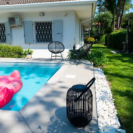 Luxury With Private Swimming Pool Close To The Beach Villa Lignano Sabbiadoro